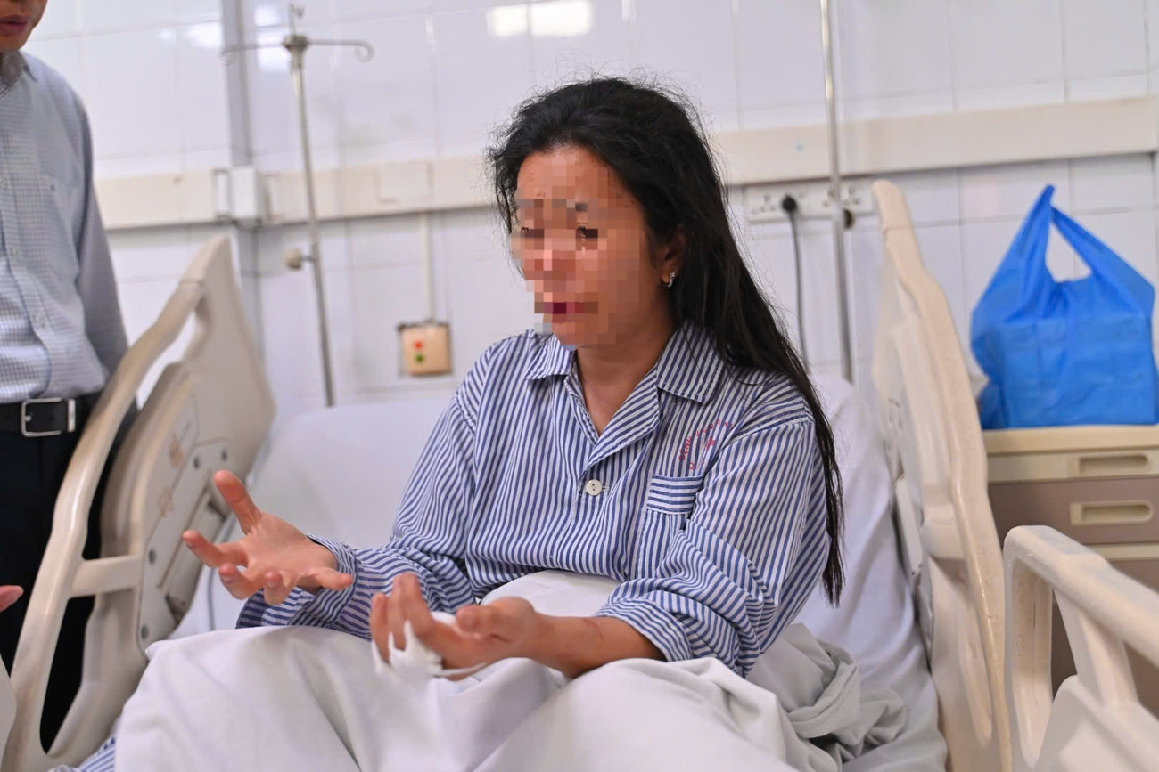 Vụ lật tàu ở Hạ Long: Lời kể của người vợ đang tìm chồng và 2 con mất tích- Ảnh 1.