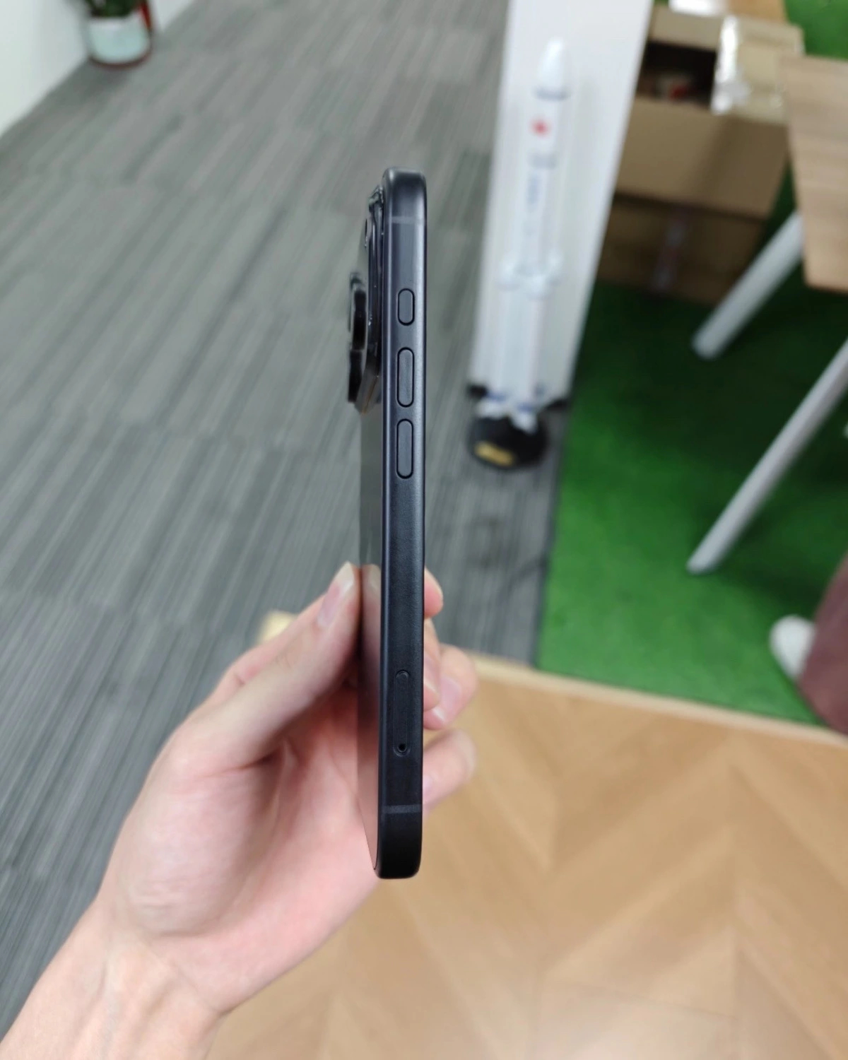 iPhone 17 Pro lộ diện hình ảnh thật nhất từ ​​trước đến nay- Ảnh 2.