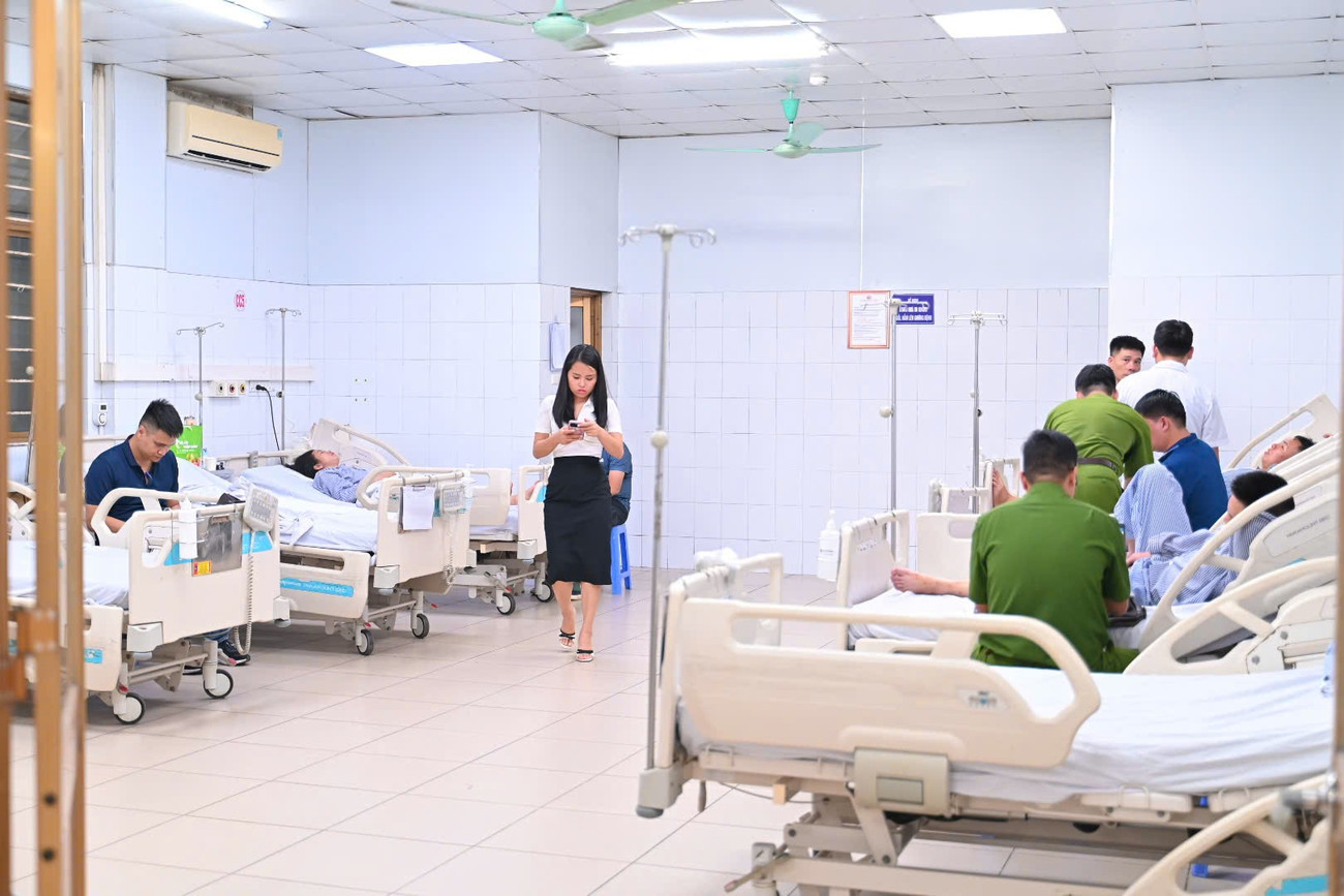 Vụ lật tàu ở Hạ Long: Lời kể của người vợ đang tìm chồng và 2 con mất tích- Ảnh 3.