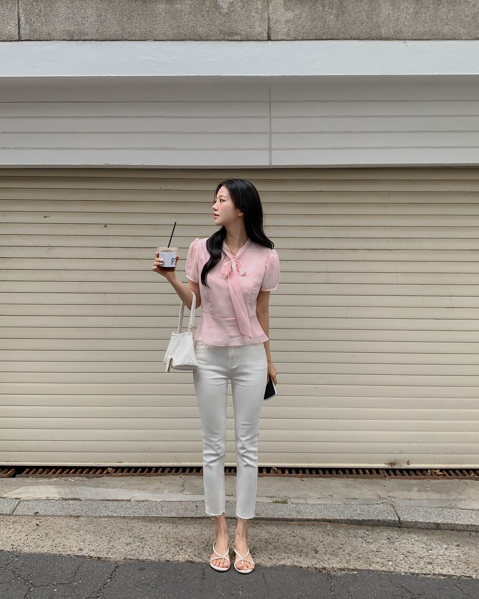 4 mẫu quần dài hoàn hảo để phối cùng giày bệt: Không hề 