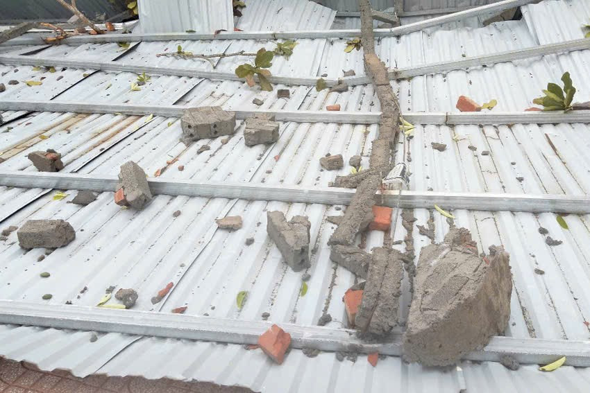 Lốc xoáy tàn phá trường học ở Hà Tĩnh- Ảnh 3.