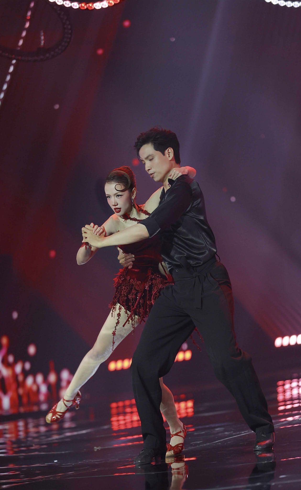 Chưa bao giờ thấy Bích Phương và Phương Ly nhảy sexy táo bạo cỡ này, Andree và Tăng Duy Tân chắc đang toát mồ hôi!- Ảnh 14.