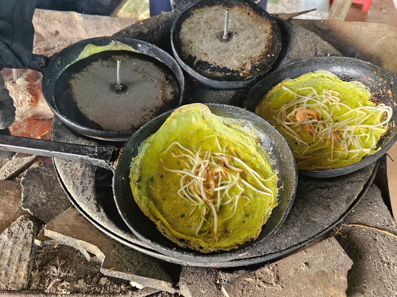 Quán bánh xèo không tên có giá ‘không tưởng’- Ảnh 1.