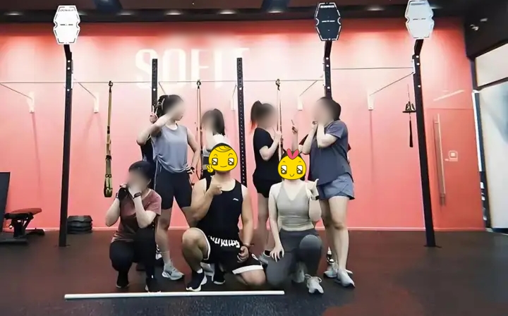 Lộ bằng chứng vợ giám đốc ngân hàng chuyển 700 triệu cho HLV thể hình mua ô tô, kèm lời nhắn gây sốc?- Ảnh 4.