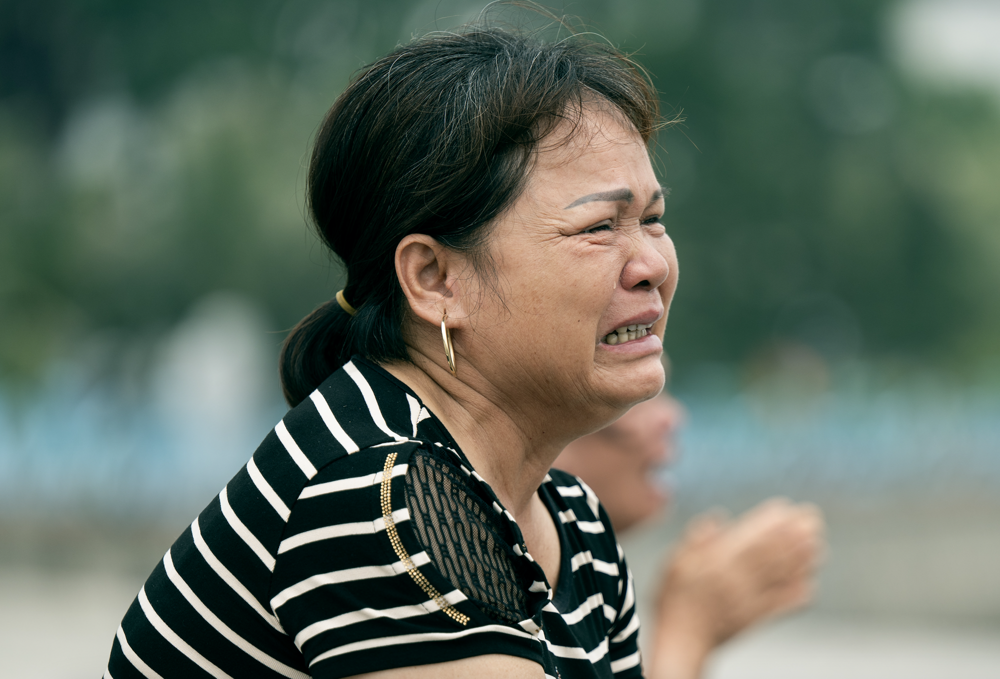 “Về với chị đi, nằm dưới lạnh lắm em ơi…” - Đau lòng tiếng gọi người thân dưới chân cầu Bãi Cháy- Ảnh 6.