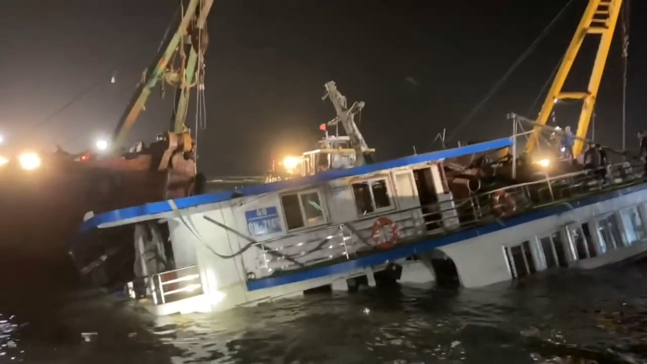 Huy động mọi nguồn lực tìm kiếm các nạn nhân vụ lật tàu trước khi bão số 3 về- Ảnh 8.