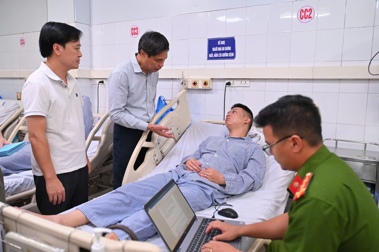 Vụ lật tàu ở Hạ Long: Lời kể của người vợ đang tìm chồng và 2 con mất tích- Ảnh 2.
