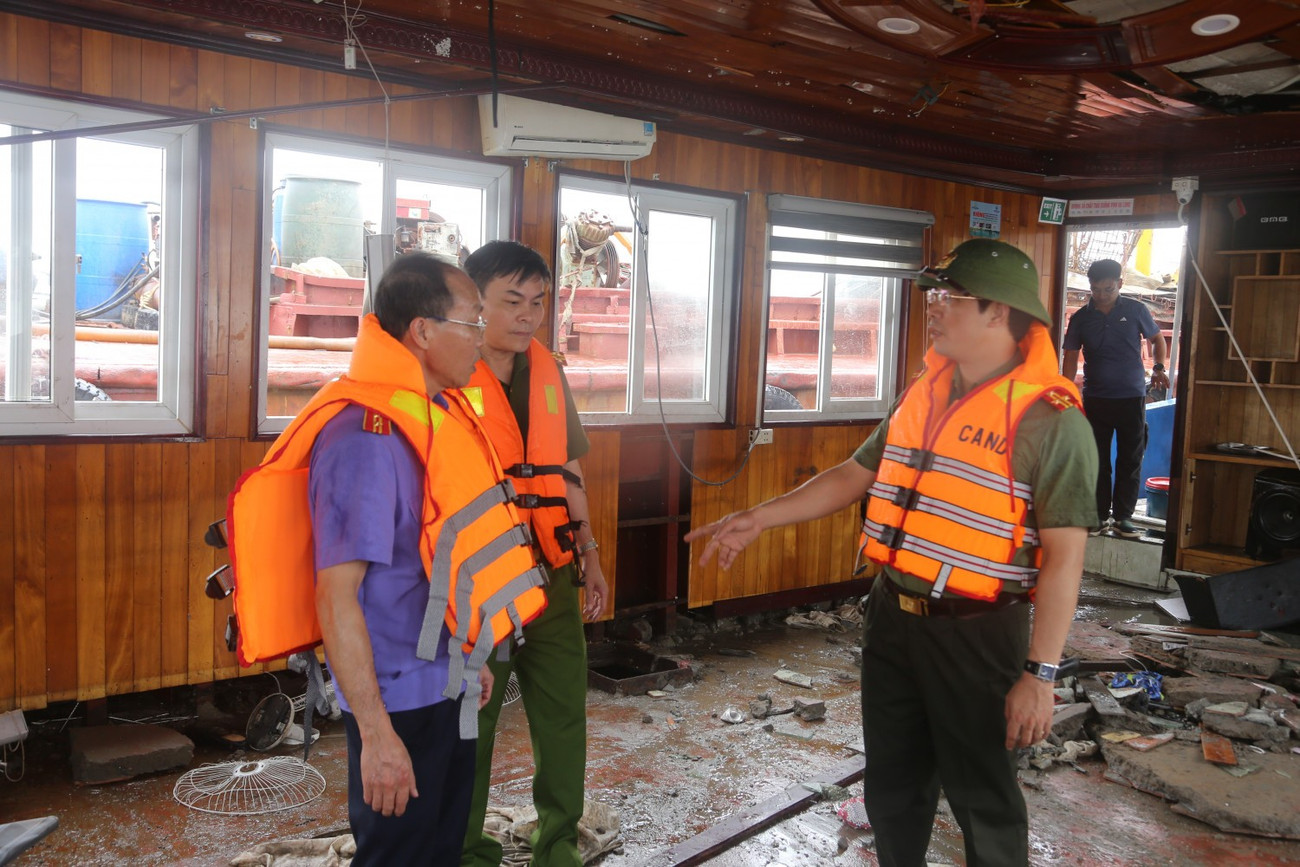 Công an khám nghiệm hiện trường tàu Vịnh Xanh 58- Ảnh 1.