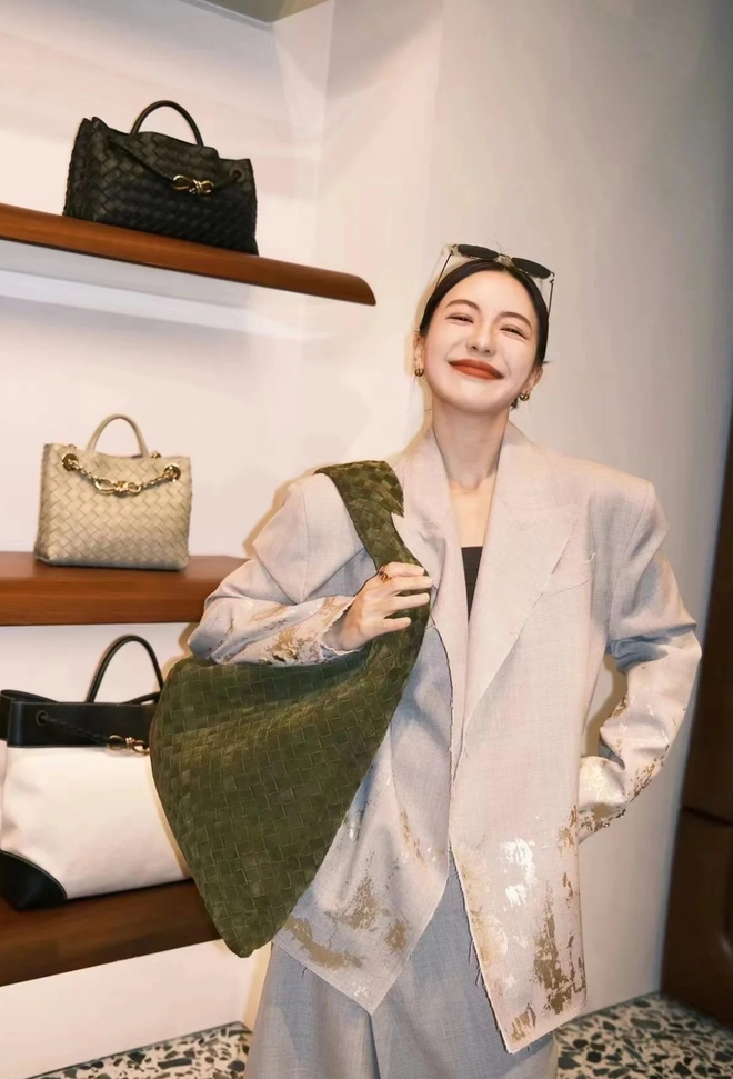 Túi 150 triệu của Bottega dính phốt- Ảnh 13.