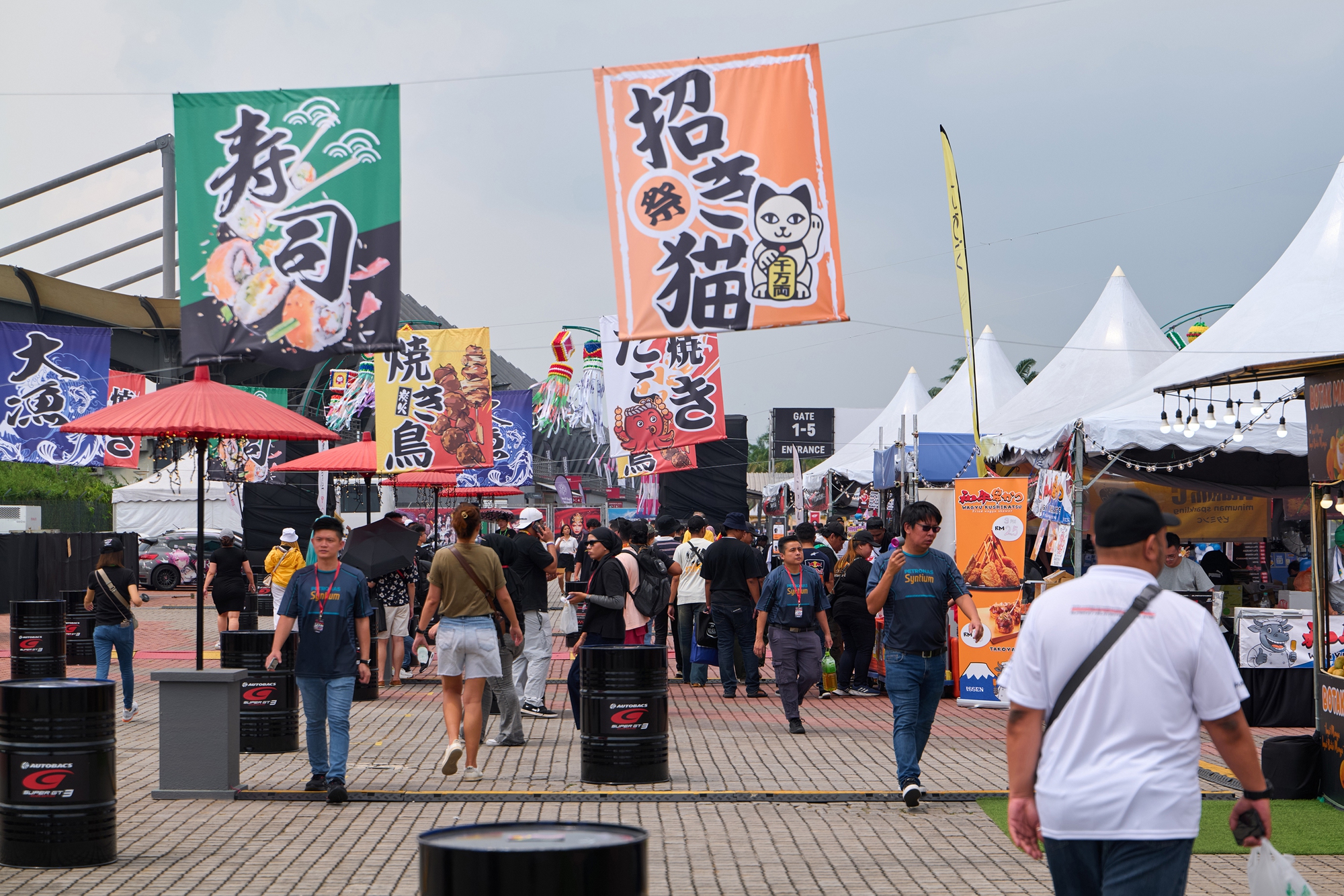 Lần đầu đặt chân đến SUPER GT tại Sepang: Mãn nhãn với dàn xe nét căng và những pha drift đầy mê hoặc!- Ảnh 11. Lần đầu đặt chân đến SUPER GT tại Sepang: Mãn nhãn với dàn xe nét căng và những pha drift đầy mê hoặc!- Ảnh 11.