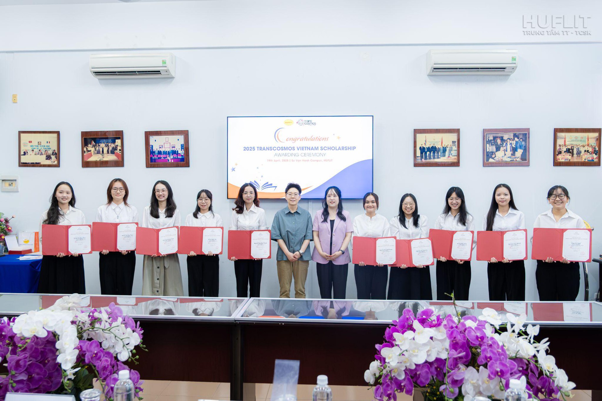 HUFLIT công bố điểm nhận hồ sơ xét tuyển năm 2025, khuyến khích thí sinh chọn NV1 để có cơ hội giảm 50% học phí- Ảnh 3.