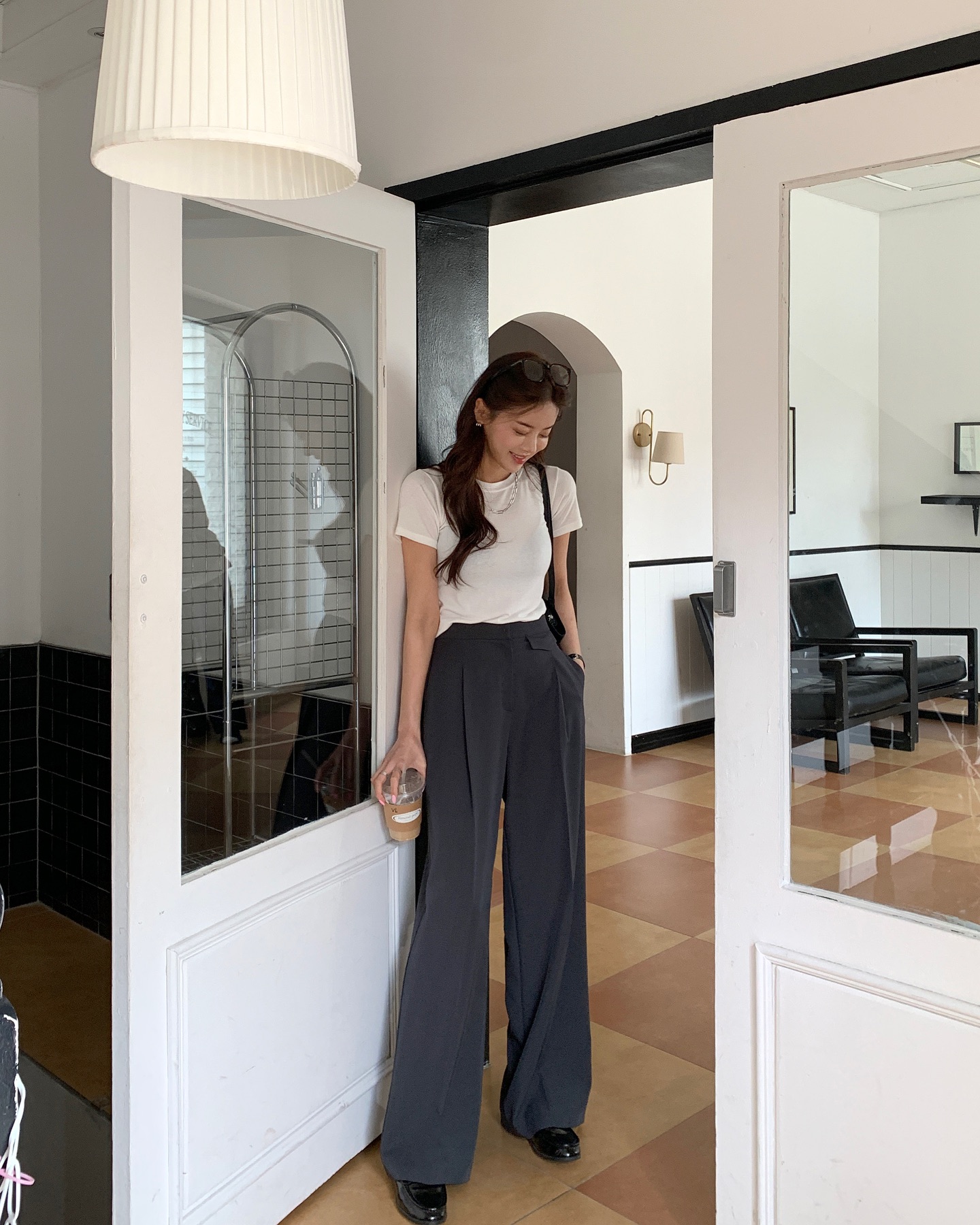 Sáng suốt nhất lúc này là sắm 5 món thời trang công sở giúp mặc đẹp từ giờ đến tận cuối mùa thu- Ảnh 5. Sáng suốt nhất lúc này là sắm 5 món thời trang công sở giúp mặc đẹp từ giờ đến tận cuối mùa thu- Ảnh 5.