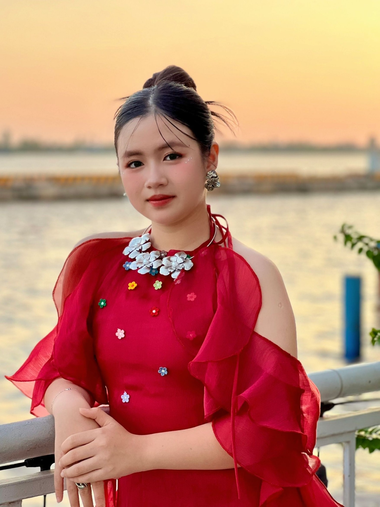 Ngỡ ngàng với dung mạo hiện tại của em bé được Trấn Thành mời đóng phim trăm tỷ khi mới 10 tuổi- Ảnh 9.