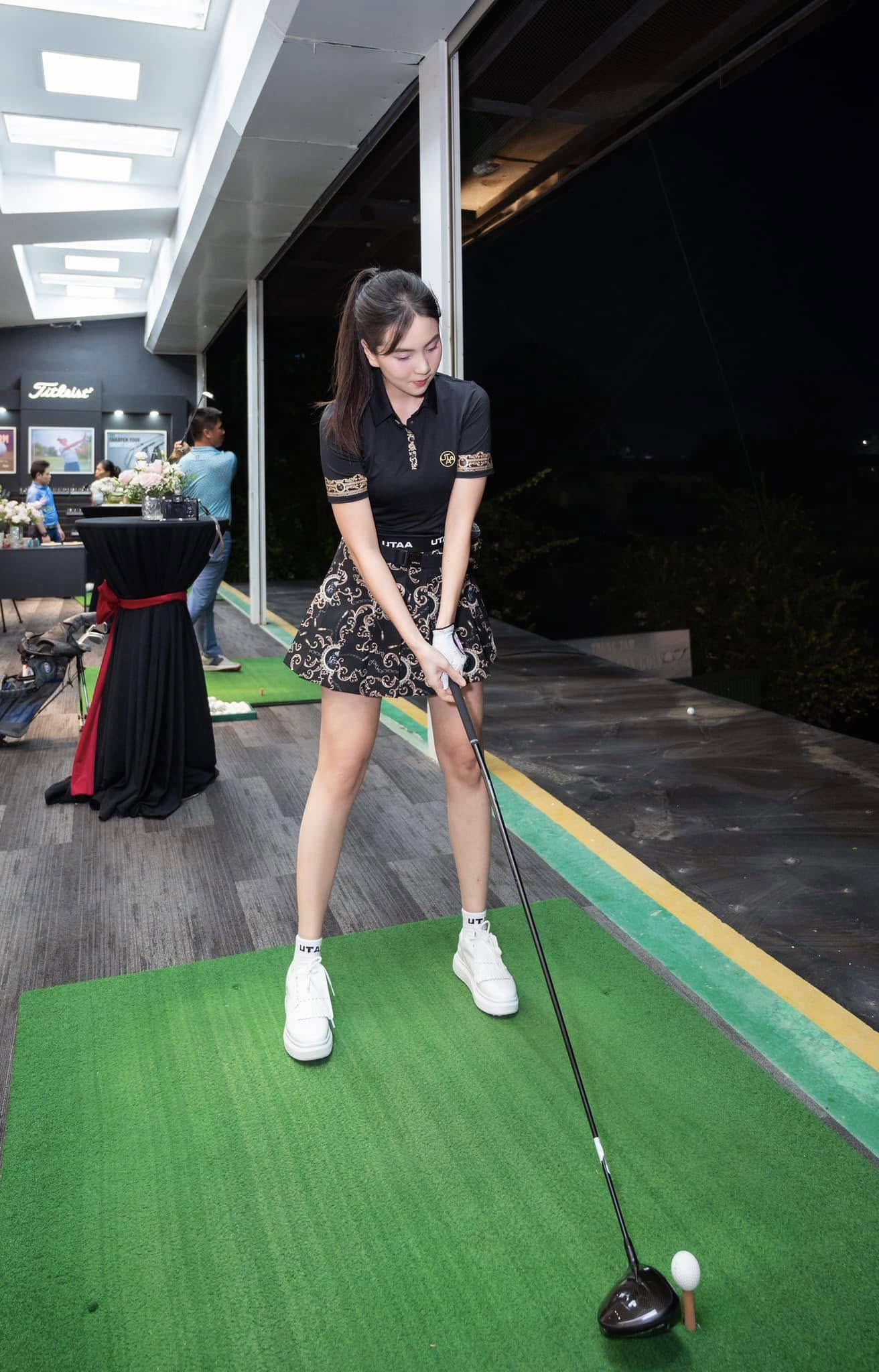 Đẹp và sang trong từng khung hình chơi thể thao, MC Mai Ngọc có bí quyết giữ dáng cực đỉnh!- Ảnh 13.