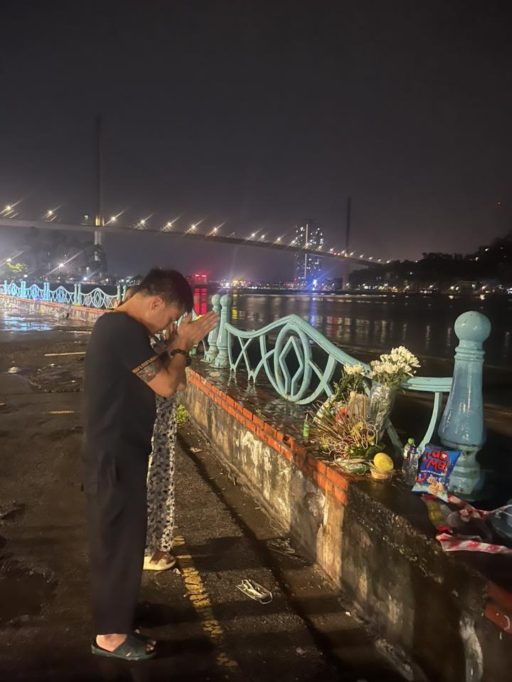 Tìm thấy thi thể bé trai gần đảo Ti Tốp: Cộng đồng mạng động viên gia đình, cầu mong là bé trai trong vụ lật tàu- Ảnh 2.