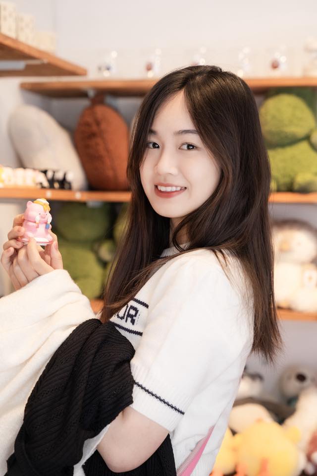 Thủ khoa Hiền Mai lộ mặt mộc cực xinh khi học quân sự, nhận được nhiều yêu thương chăm sóc từ bố mẹ- Ảnh 8.