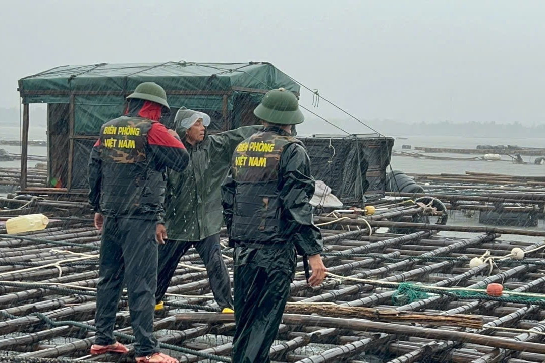 Quân đội duy trì 5 máy bay cùng hơn 8 nghìn phương tiện ứng trực bão số 3- Ảnh 2.