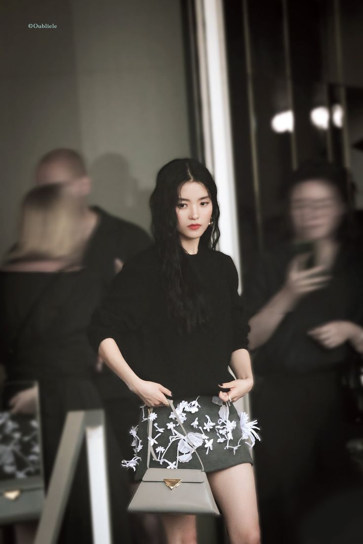 Đại sứ Prada đi ăn cưới mặc không giống ai- Ảnh 13.
