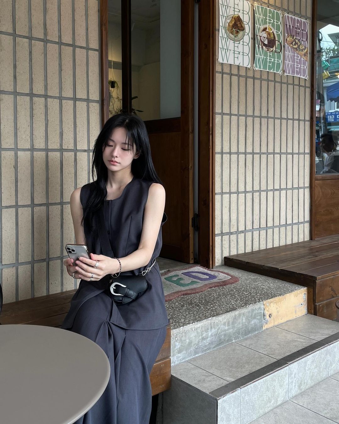 Khổ tâm vì chồng không cho cầm tiền lương- Ảnh 1.