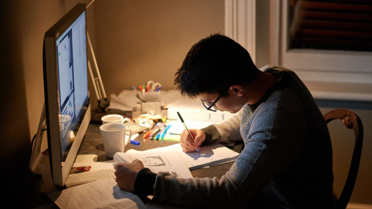 Một kiểu "ăn bám" mới đã xuất hiện - nhiều phụ huynh còn vô tư khoe con đầy tự hào mà không hề hay biết- Ảnh 1.