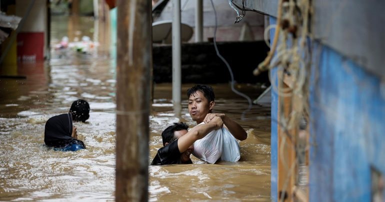Luôn được "thần thánh hóa" ở mọi lĩnh vực, vì sao AI lại bó tay khi được giao tìm kiếm nạn nhân bão lũ?- Ảnh 1.