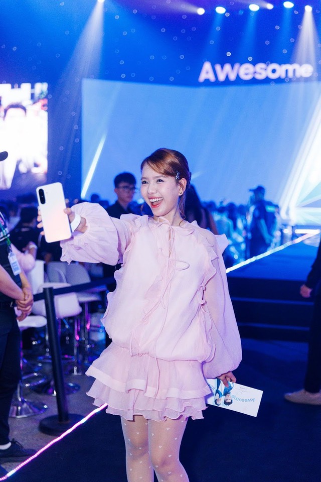 Galaxy A56 5G màu Hồng mới: Phép cộng hoàn hảo giữa thời trang và công nghệ- Ảnh 1. Galaxy A56 5G màu Hồng mới: Phép cộng hoàn hảo giữa thời trang và công nghệ- Ảnh 1.