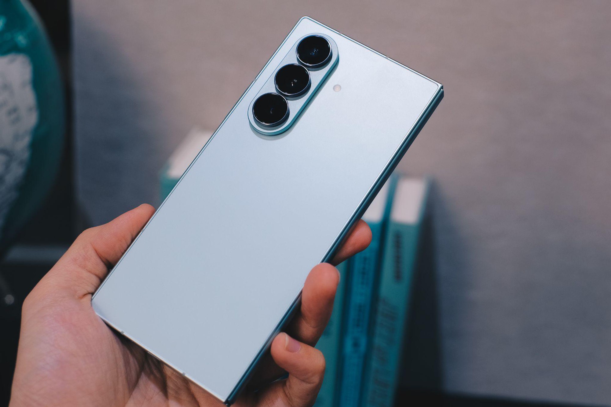Những sắc màu độc nhất, trên tay là biết ngay đang dùng Galaxy Z thế hệ thứ bảy- Ảnh 5. Những sắc màu độc nhất, trên tay là biết ngay đang dùng Galaxy Z thế hệ thứ bảy- Ảnh 5.