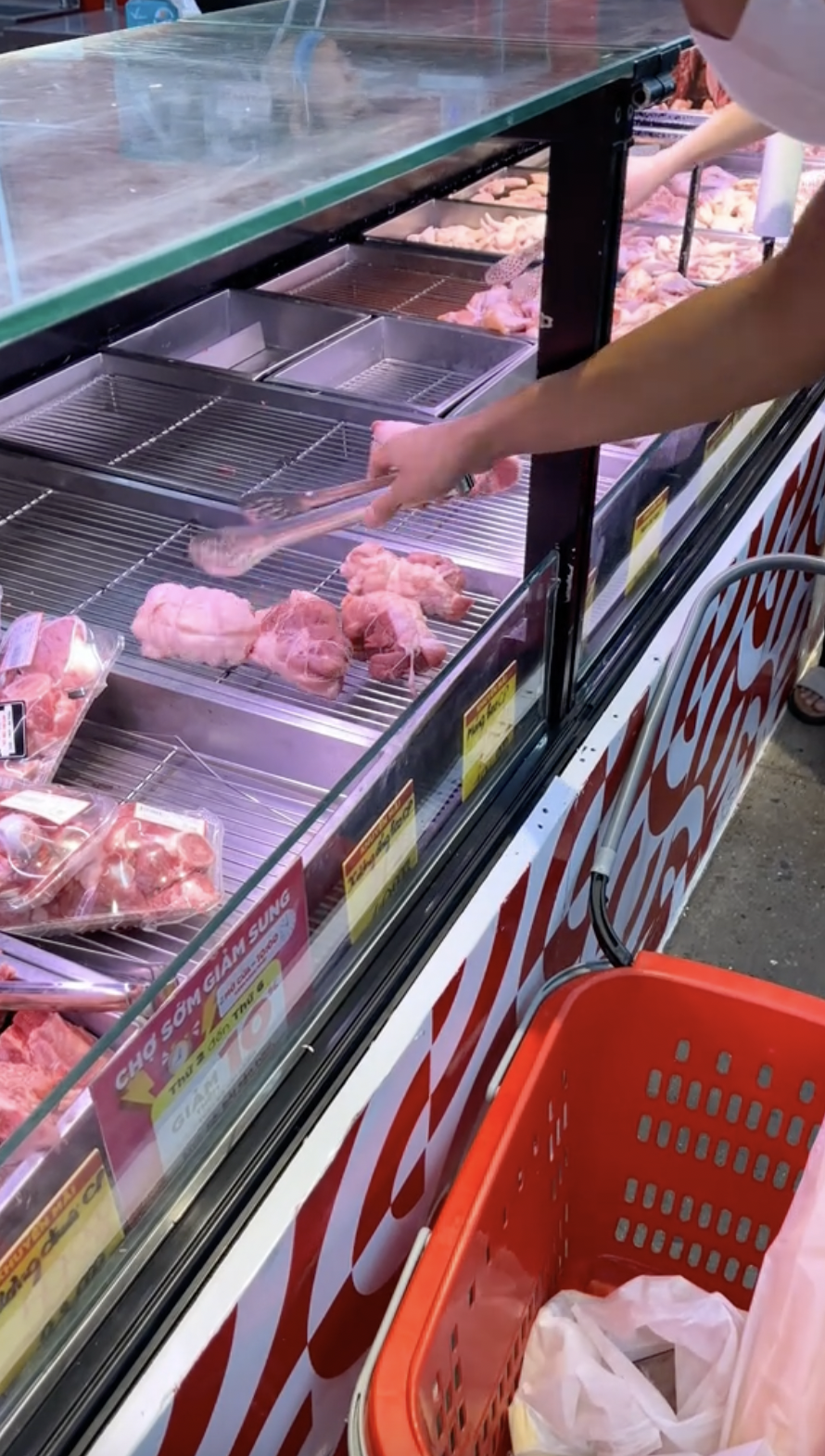 Khung cảnh siêu thị, chợ trước khi bão Wipha đổ bộ, netizen chia sẻ kinh nghiệm bảo quản thực phẩm- Ảnh 3.