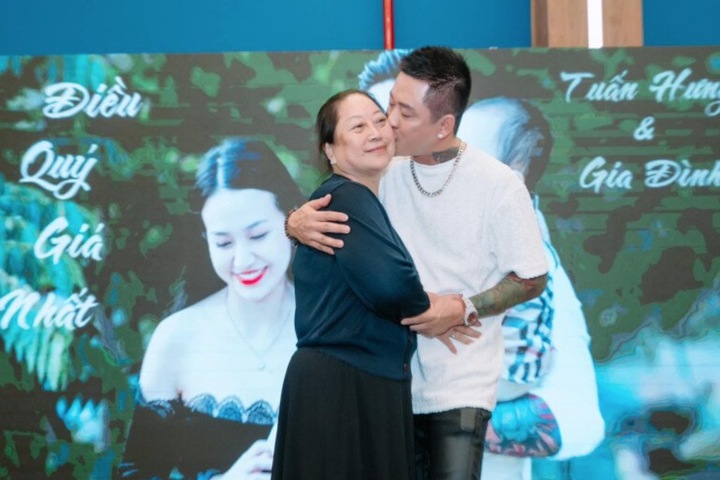 Người phụ nữ đặc biệt của Tuấn Hưng: Quá khứ vất vả, sẵn sàng bán nhà vì con- Ảnh 3. Người phụ nữ đặc biệt của Tuấn Hưng: Quá khứ vất vả, sẵn sàng bán nhà vì con- Ảnh 3.