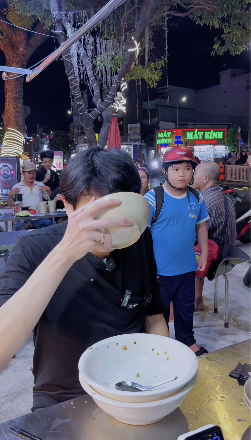 Khách Thái sang Việt Nam để làm thử thách giống bé Mai nhưng chủ quán lại bị chê một điểm- Ảnh 8.