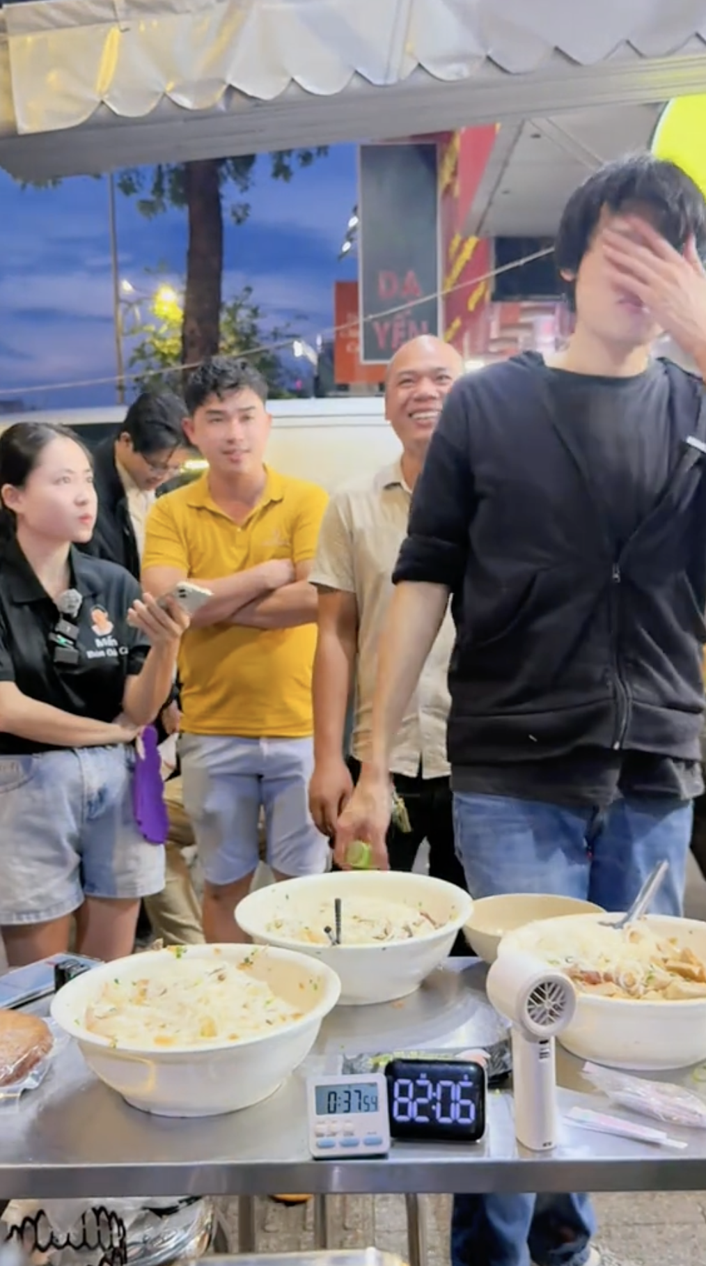 Khách Thái sang Việt Nam để làm thử thách giống bé Mai nhưng chủ quán lại bị chê một điểm- Ảnh 6.