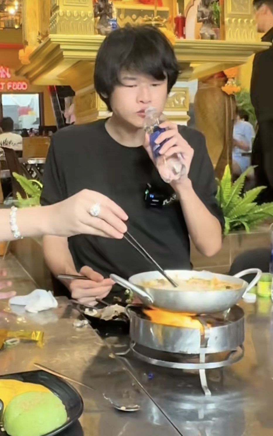 Khách Thái sang Việt Nam để làm thử thách giống bé Mai nhưng chủ quán lại bị chê một điểm- Ảnh 12.