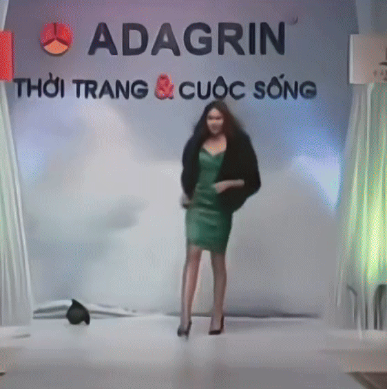 Thanh Hằng vs Hoàng Thùy: Trình vedette kiểu gì mà cứ va nhau mãi?- Ảnh 4. Thanh Hằng vs Hoàng Thùy: Trình vedette kiểu gì mà cứ va nhau mãi?- Ảnh 4.