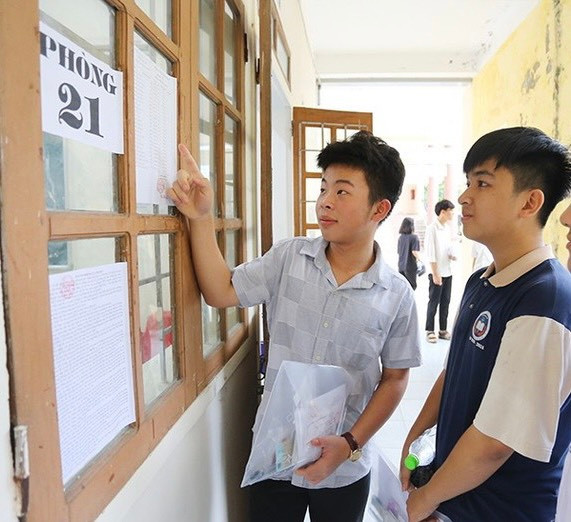 Phụ huynh Hà Nội tiếc nuối vì con đỗ nguyện vọng 3 nhưng không thể đăng ký trường tuyển "tràn tuyến"- Ảnh 1.
