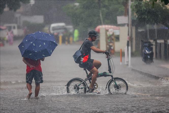 Bão Wipha khiến hơn 30 người bị thương ở Hong Kong (Trung Quốc), 3 người thiệt mạng ở Philippines- Ảnh 3.