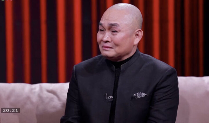 Nghệ sĩ Xuân Hinh khóc trên sóng truyền hình, nói về góc khuất ít ai biết- Ảnh 1.
