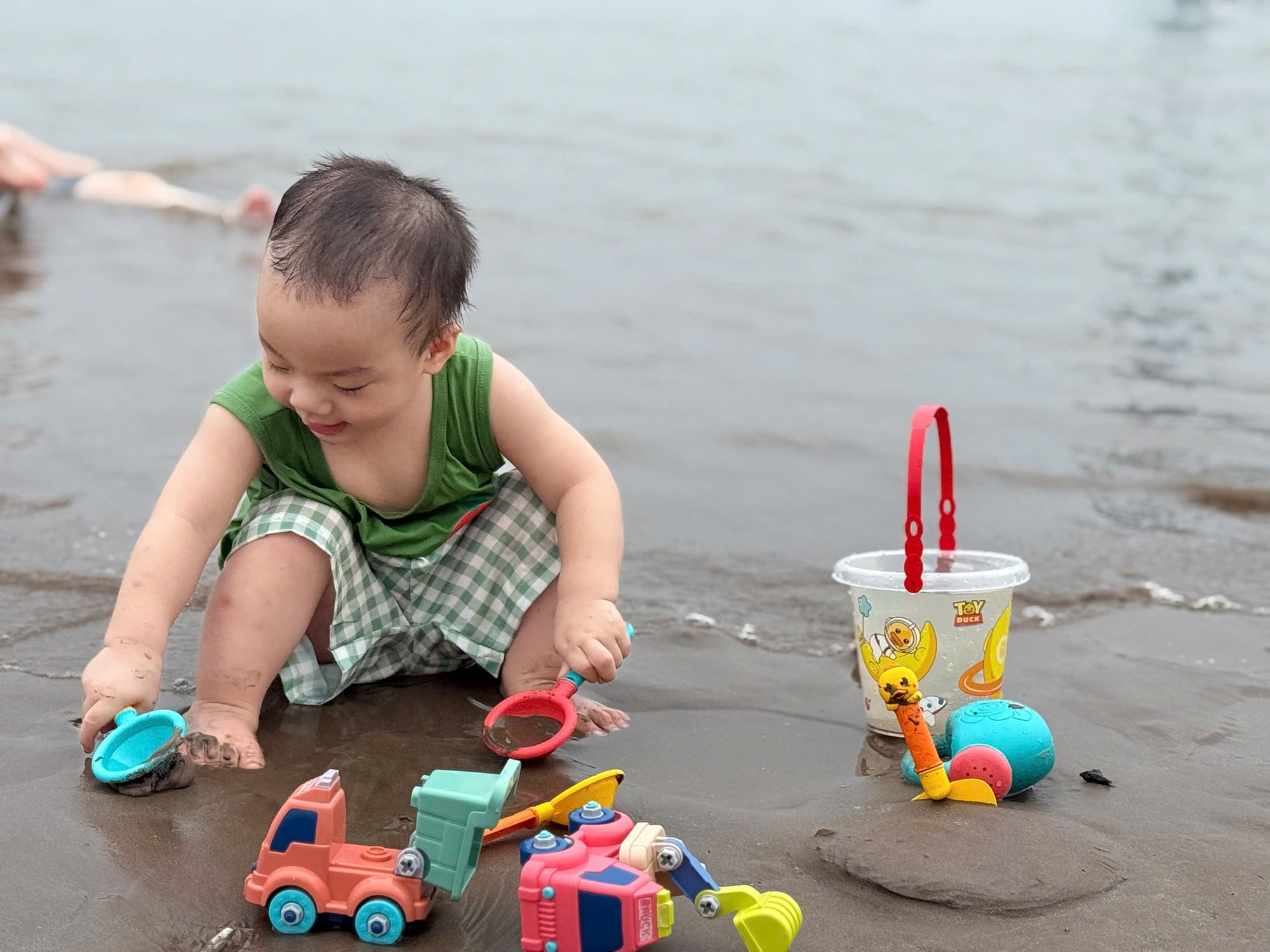 Cho trẻ xê dịch sớm: Không chỉ là chuyện "du lịch đổi gió" mà còn là cách giúp con phát triển cả IQ lẫn EQ- Ảnh 2.