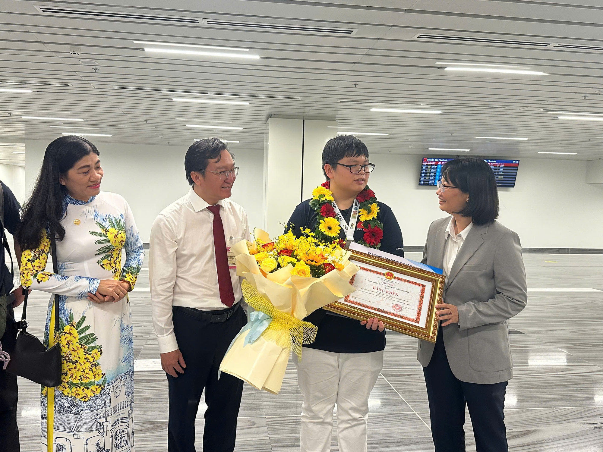 TP HCM thưởng nóng 50 triệu đồng cho 1 học sinh đạt thành tích đặc biệt- Ảnh 2.