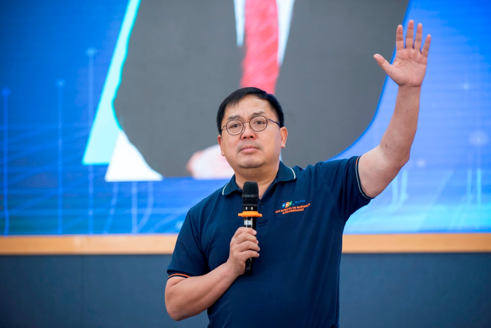 Sinh viên hỏi "Trong tuyển dụng, doanh nghiệp có sự phân biệt giữa các trường ĐH hay không?", ông Hoàng Nam Tiến tiết lộ luôn những trường được đánh giá cao- Ảnh 1.