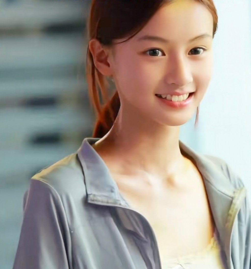 Cô gái 15 tuổi bất ngờ nổi tiếng vì quá xinh đẹp, gia đình lại nhận chỉ trích vì lý do không ai ngờ tới- Ảnh 1.