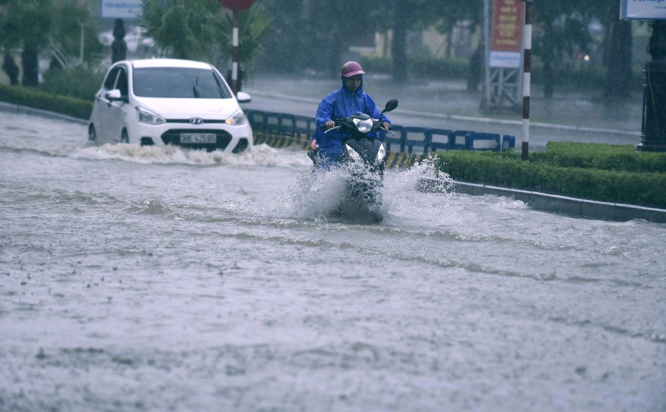 Trực tiếp: Bão số 3 tiếp tục di chuyển về Thanh Hoá; cảnh báo lũ quét các khu vực- Ảnh 3. Trực tiếp: Bão số 3 tiếp tục di chuyển về Thanh Hoá; cảnh báo lũ quét các khu vực- Ảnh 3.