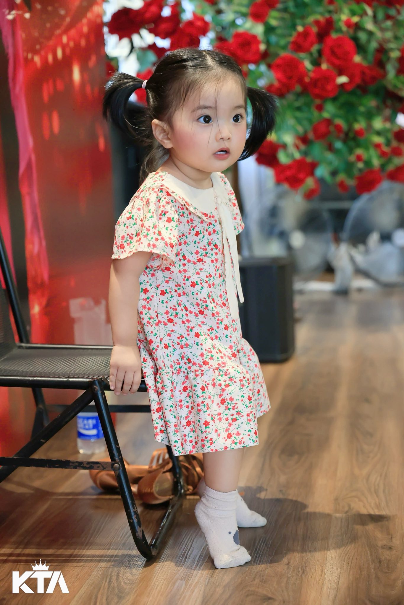 Con gái út của Khánh Thi xinh xắn như búp bê, lén làm chuyện này khi bố mẹ đi công tác nước ngoài- Ảnh 2. Con gái út của Khánh Thi xinh xắn như búp bê, lén làm chuyện này khi bố mẹ đi công tác nước ngoài- Ảnh 2.