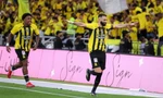 Mang theo 'đội cận vệ' 16 người, Ronaldo bị chỉ trích phô trương- Ảnh 4.
