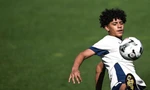 Mang theo 'đội cận vệ' 16 người, Ronaldo bị chỉ trích phô trương- Ảnh 2.