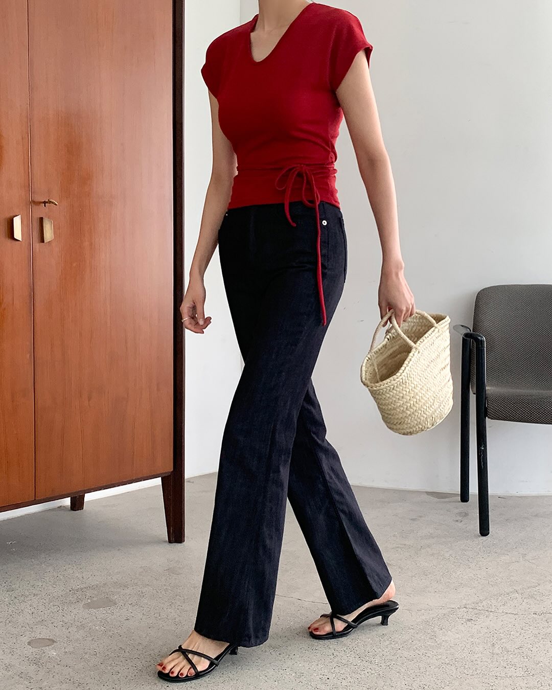 3 mẫu quần jeans phổ biến nhất hiện tại và chỉ cần sắm thế này là sành điệu, không cần hơn- Ảnh 6.
