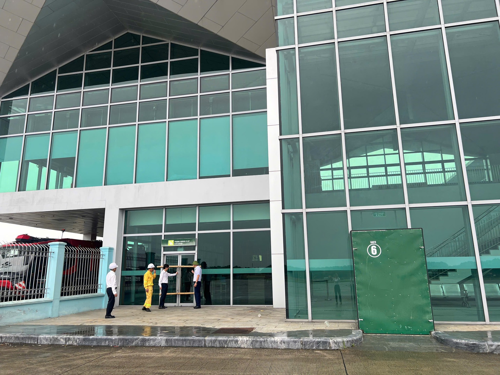 Cận cảnh "chạy bão" tại các sân bay- Ảnh 12.