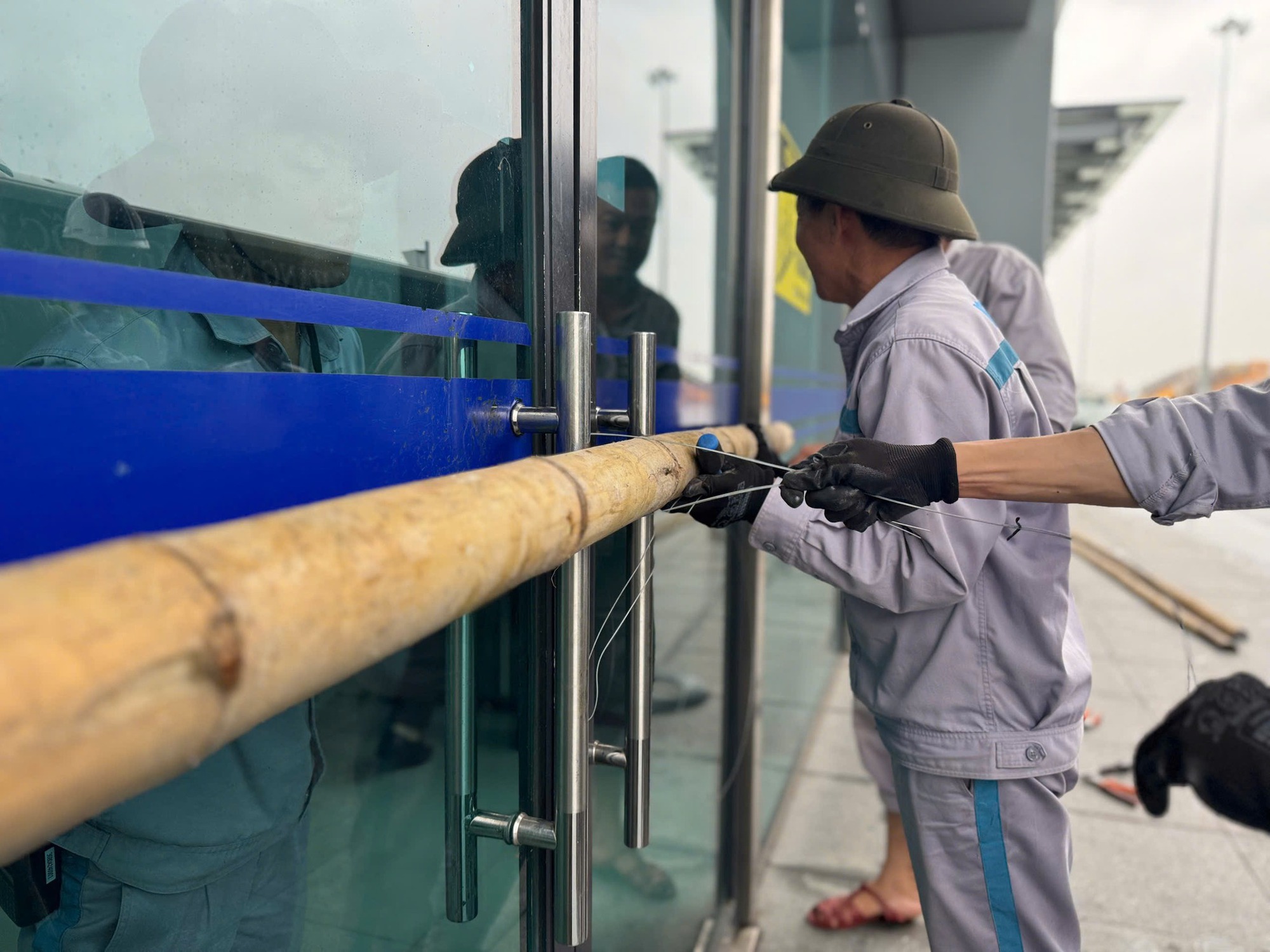 Cận cảnh "chạy bão" tại các sân bay- Ảnh 13.
