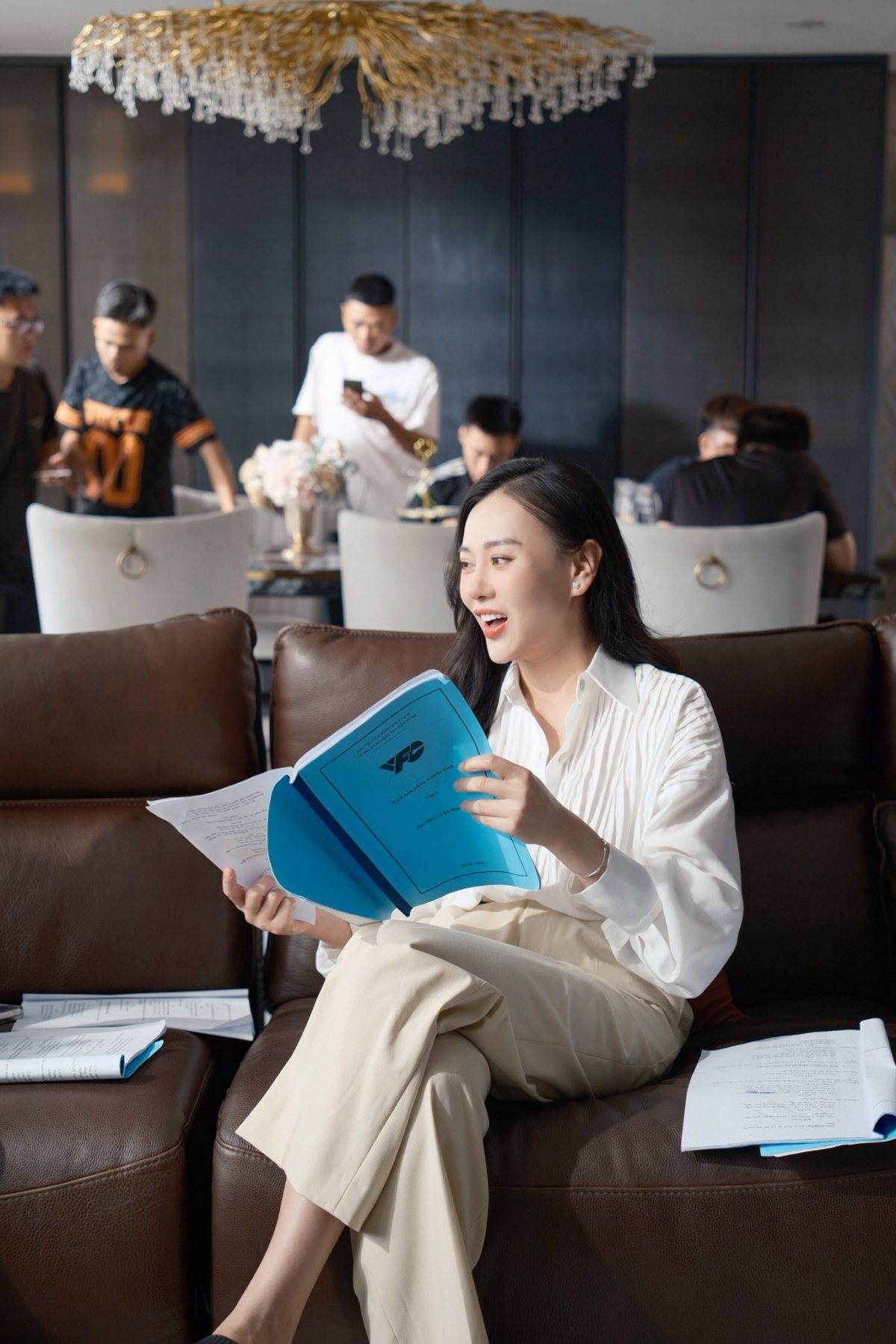 Bức ảnh chụp cùng 1 mỹ nhân VFC khiến Doãn Quốc Đam bị netizen tấn công- Ảnh 5. Bức ảnh chụp cùng 1 mỹ nhân VFC khiến Doãn Quốc Đam bị netizen tấn công- Ảnh 5.