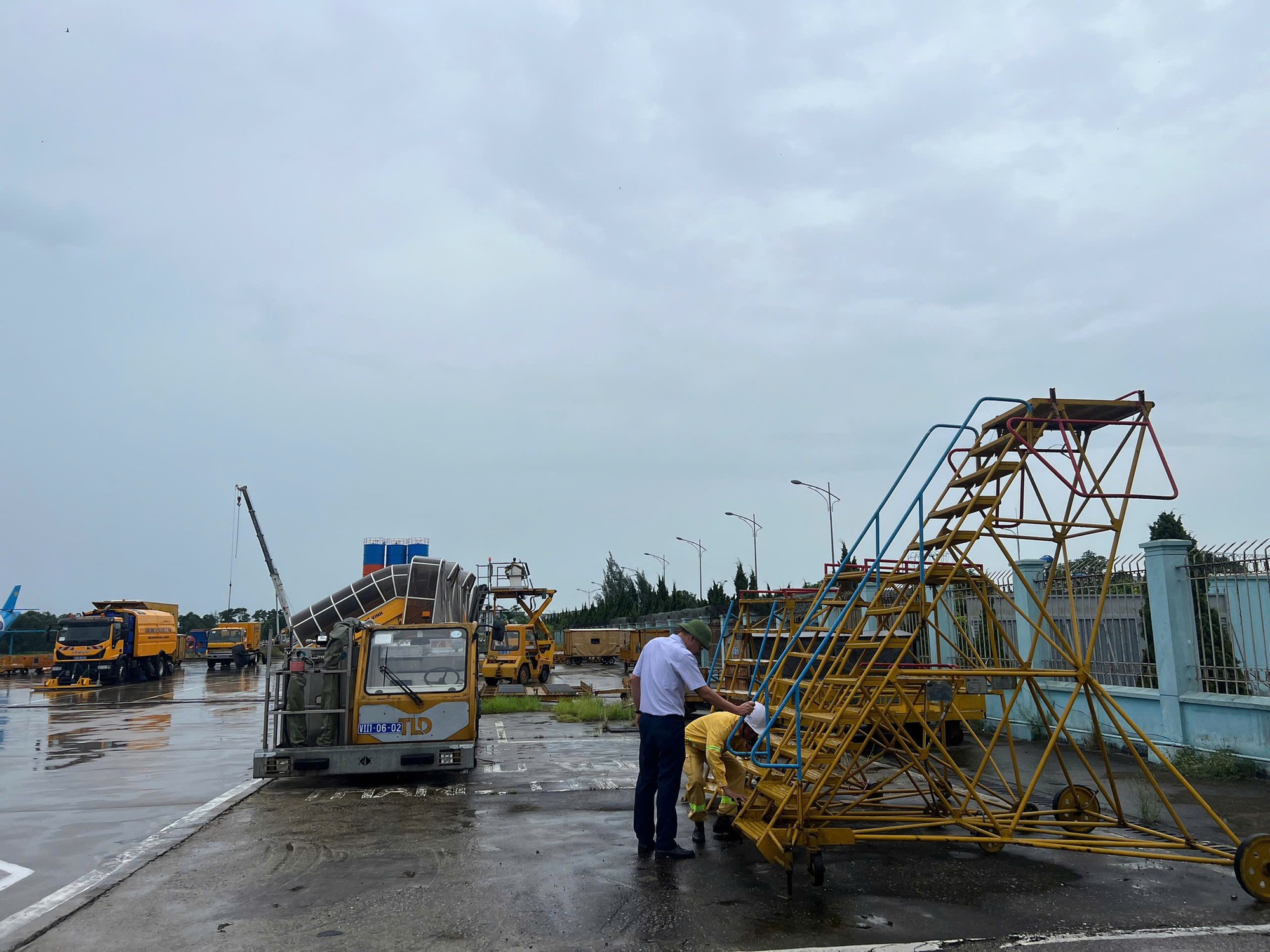 Cận cảnh "chạy bão" tại các sân bay- Ảnh 17.