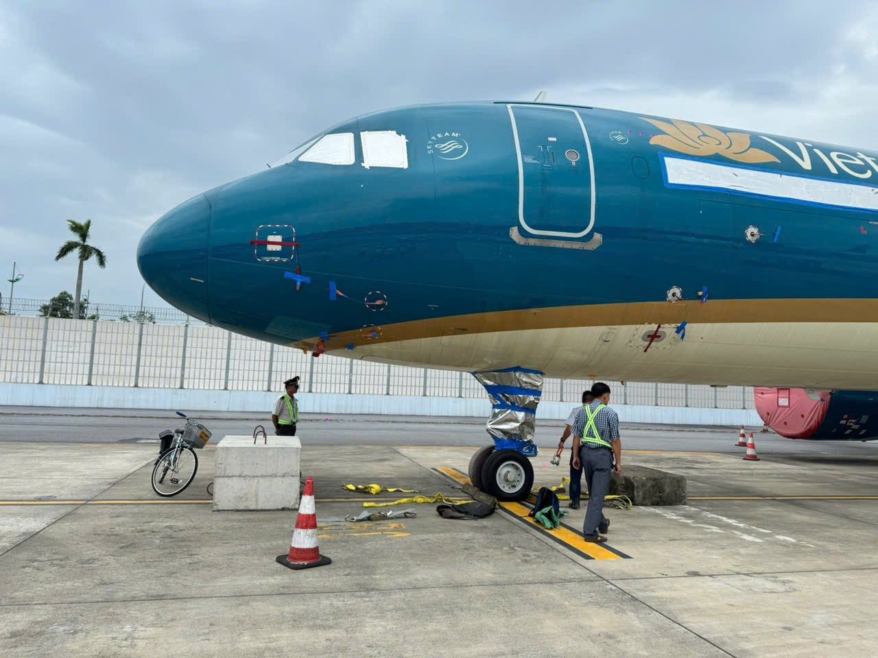 Cận cảnh "chạy bão" tại các sân bay- Ảnh 6.
